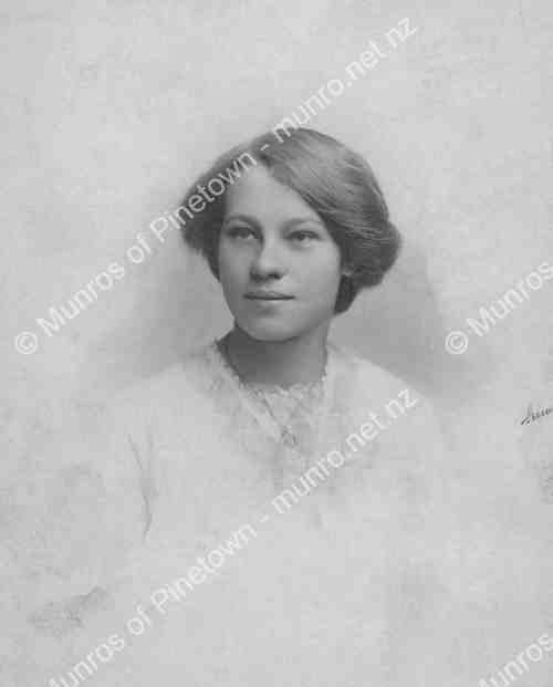 Muriel Knowles